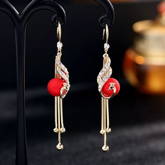 🎀Stunning Red Pearl Peacock Tassel Earring - Picture 3 of 5